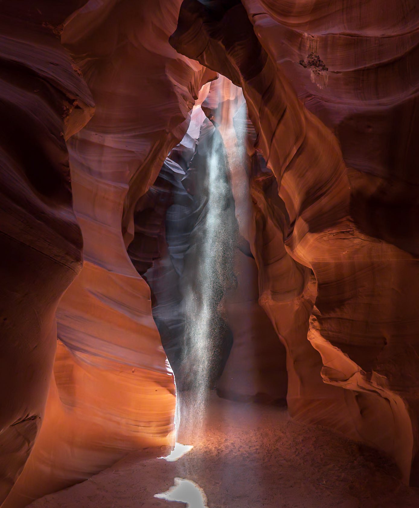A shaft of light falling through Upper Antelope Canyon